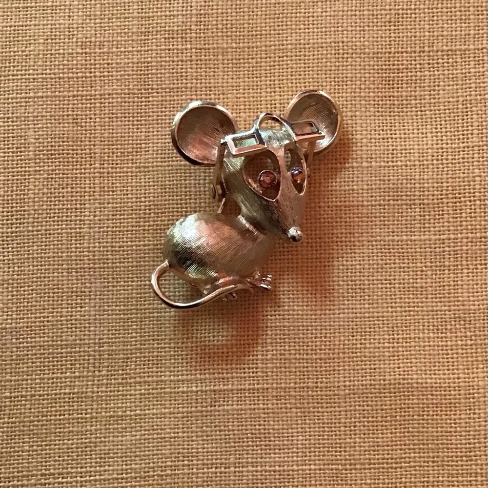 Vintage Avon Mouse Brooch.
